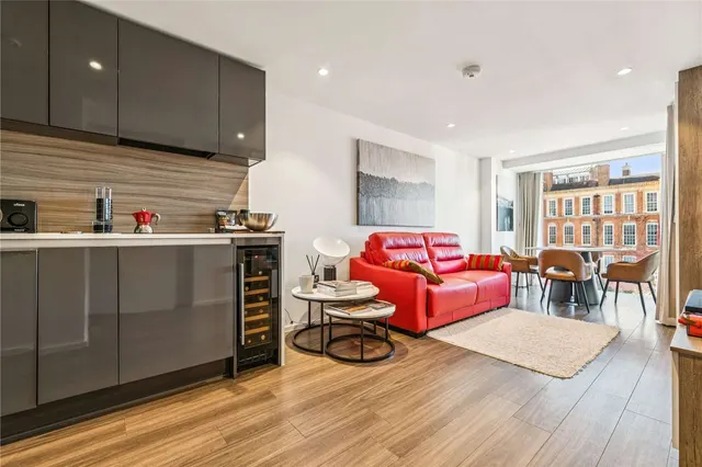Broomhill Road, London, SW18 4GG, photo 1