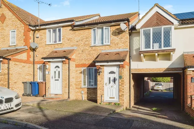 St. Michaels Close, Aveley, South Ockendon, Essex, RM15, photo 1