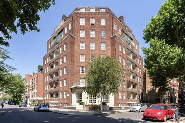 Photo 3 — Chelsea Manor Street, London, SW3