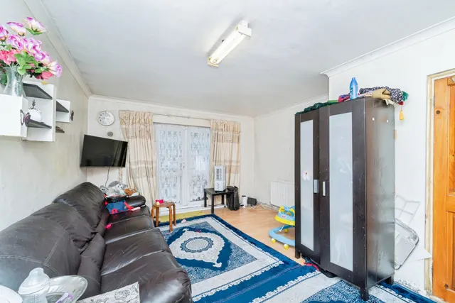 Avenue Road, Southall, UB1, photo 3