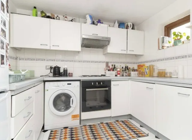 Photo 3 — Sunnyhill Road, Streatham, SW16