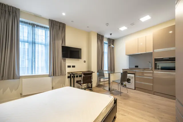 Photo 3 — Flat 2, 161a Brent Street, London