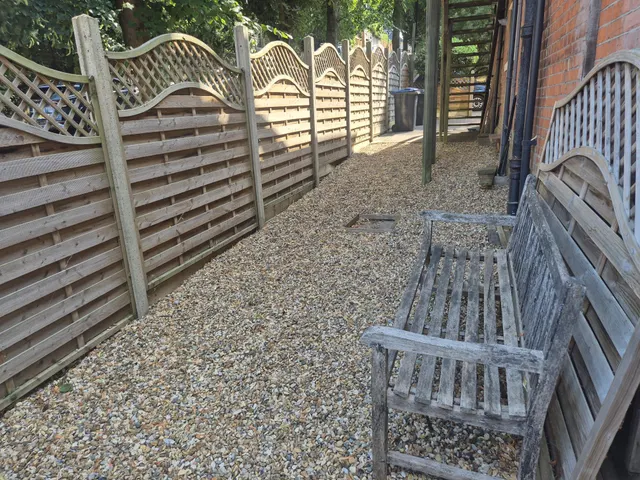 Photo 2 — Oaklands gardens, CR8