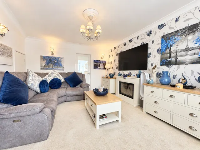 Brookside Crescent, Saughall Massie, CH49, photo 3