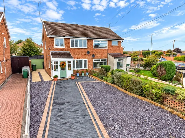 Brookside Crescent, Saughall Massie, CH49, photo 1