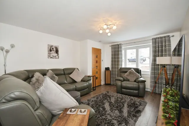 Photo 2 — Dale Bank Crescent, New Whittington, Chesterfield, Derbyshire, S43