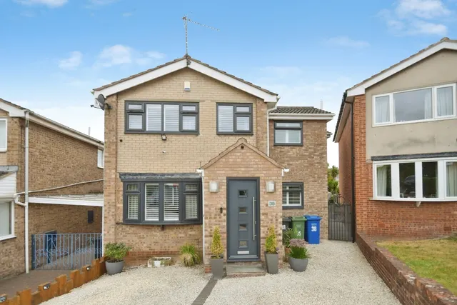 Dale Bank Crescent, New Whittington, Chesterfield, Derbyshire, S43, photo 1