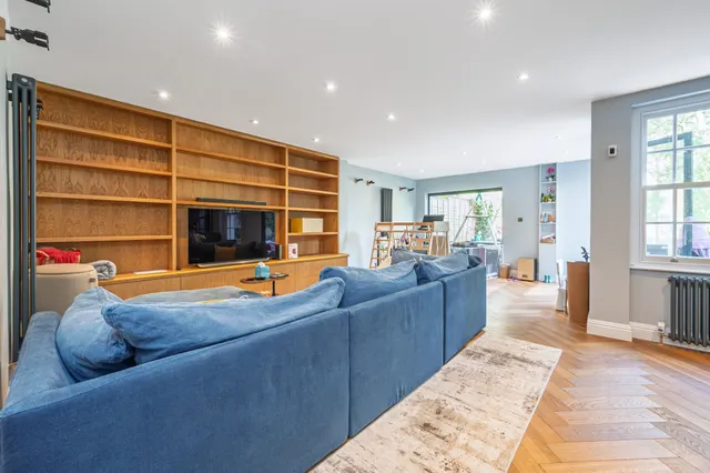 Photo 3 — 88 Belsize Road, London