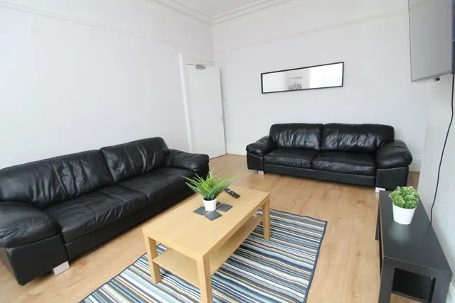 Elmore Rd, S10, photo 1