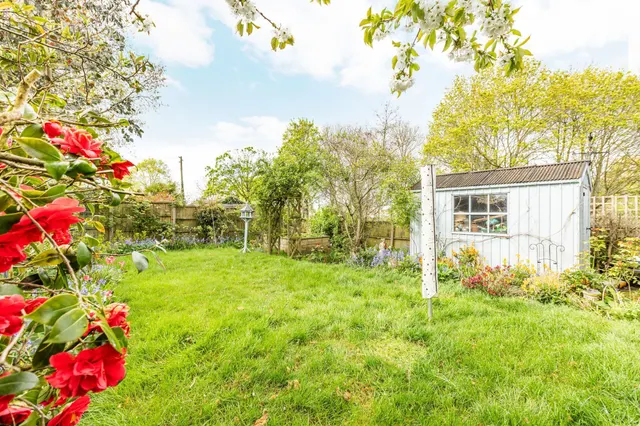 South Wootton, photo 2