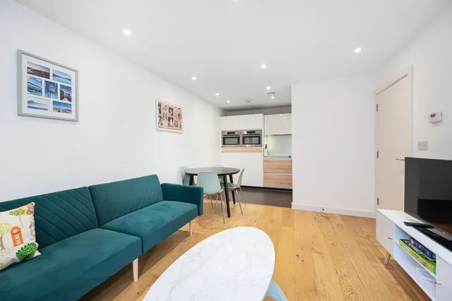 Photo 2 — Flat 35 Hoxton Wharf, 14 Wiltshire Row, London
