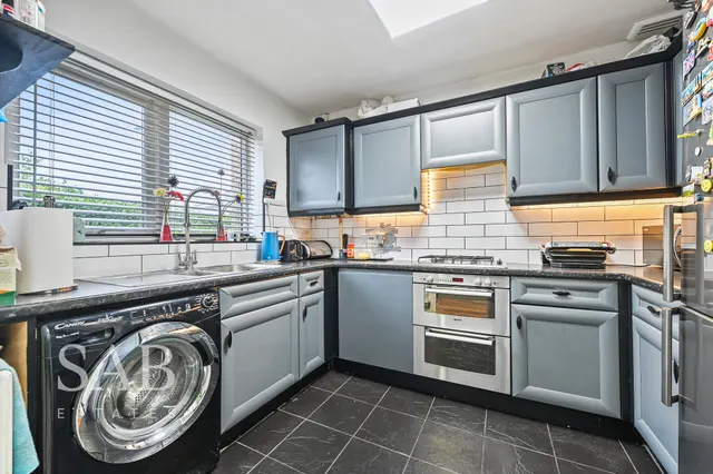Taywood Road, Northolt, UB5, photo 2