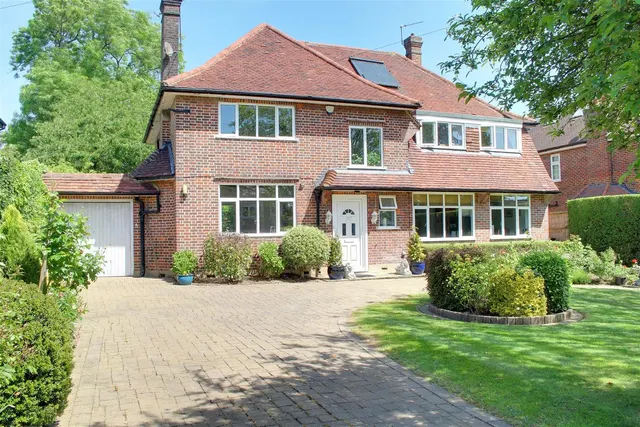 Mymms Drive Brookmans Park, Brookmans, Hertfordshire AL9 7AE, photo 1