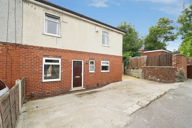 Doncaster Road, Barnsley, S70, photo 1