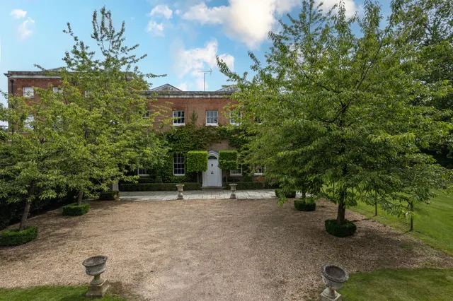The Hall Binfield Park, Binfield, Bracknell, RG42 5NT, photo 1