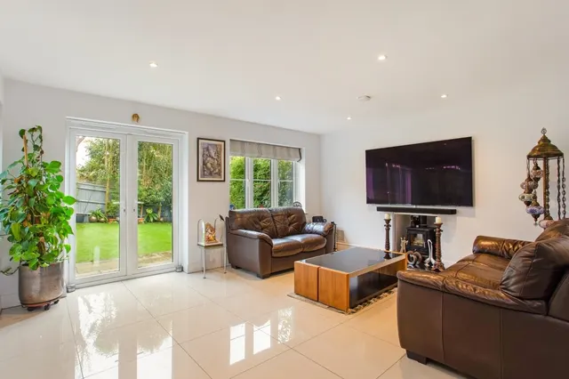 Photo 3 — Bushnell Place Maidenhead SL6