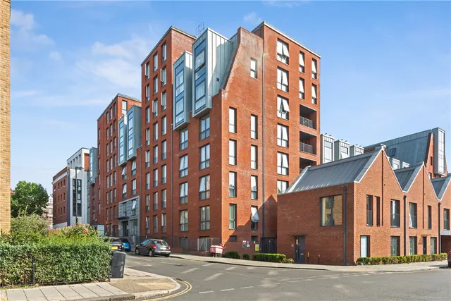 Gaumont Place, London, SW2, photo 1