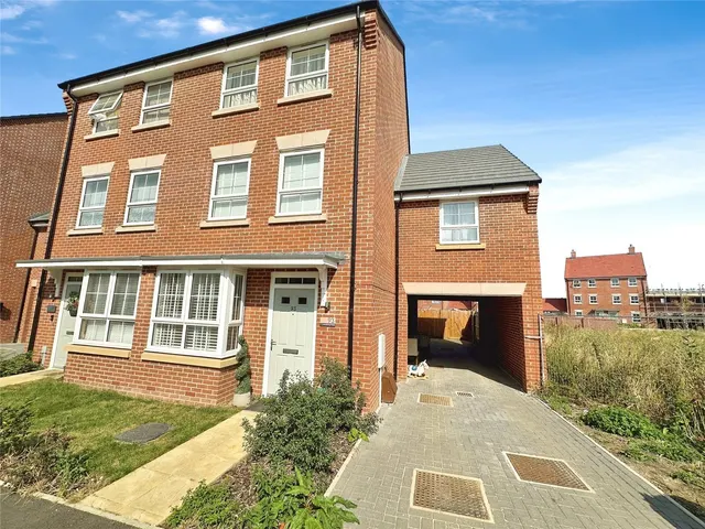 Armstrongs Fields, Broughton, Aylesbury, Buckinghamshire, HP22, photo 1