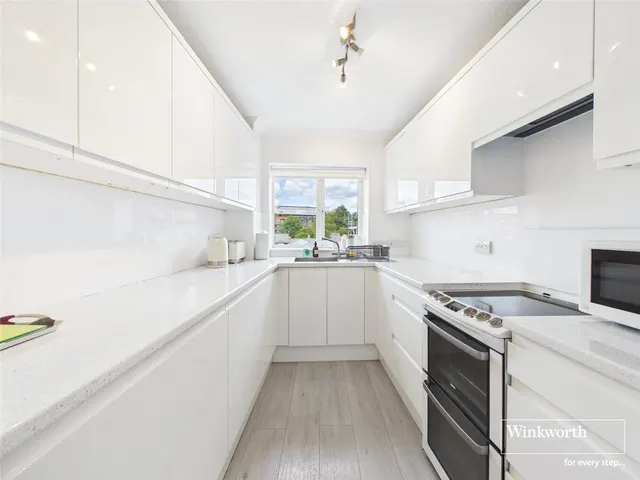 Church Road, London, NW4, photo 1