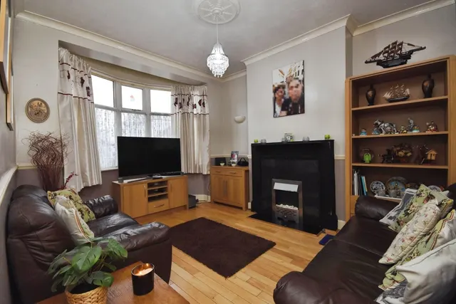 Photo 3 — Fairfax Drive, Westcliff-On-Sea, Essex, SS0