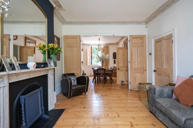 Photo 3 — 407 Liverpool Road, London