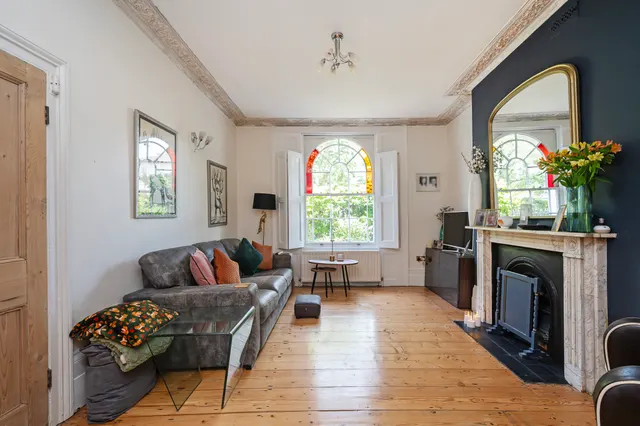 Photo 2 — 407 Liverpool Road, London