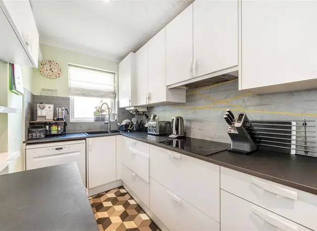 Luther Road, Teddington, TW11, photo 3