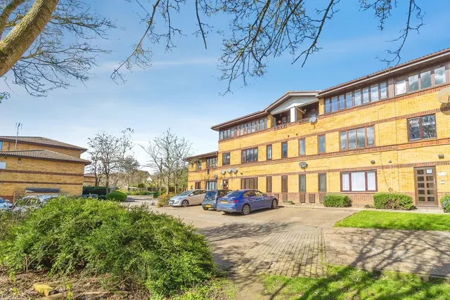 Mayer Gardens, Shenley Lodge, Milton Keynes, Buckinghamshire, MK5, photo 1