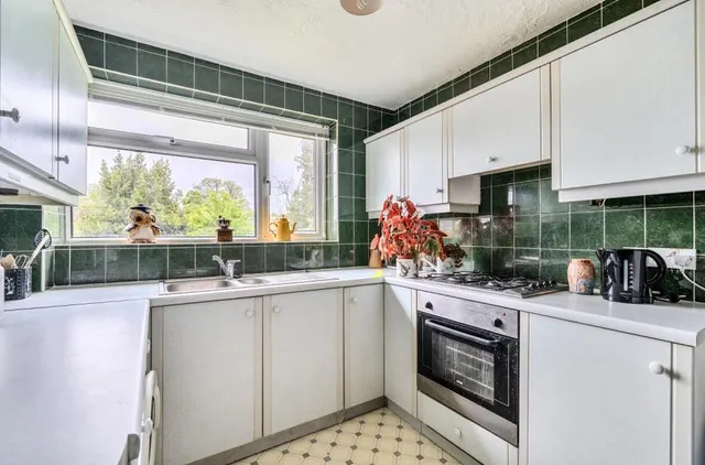 Battys Barn Close, Wokingham, RG40, photo 3