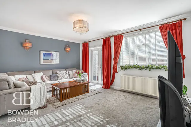 Lord Avenue, Clayhall, IG5, photo 3