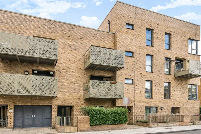 Photo 2 — Elmington Road, Camberwell, London, SE5