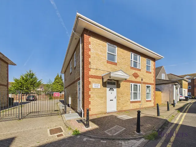 Gogmore Lane, Chertsey, KT16, photo 2
