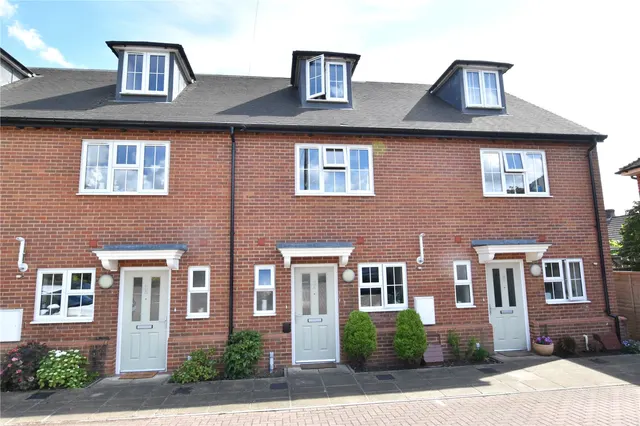 Reading Road, Farnborough, Hampshire, GU14 6NH, photo 1