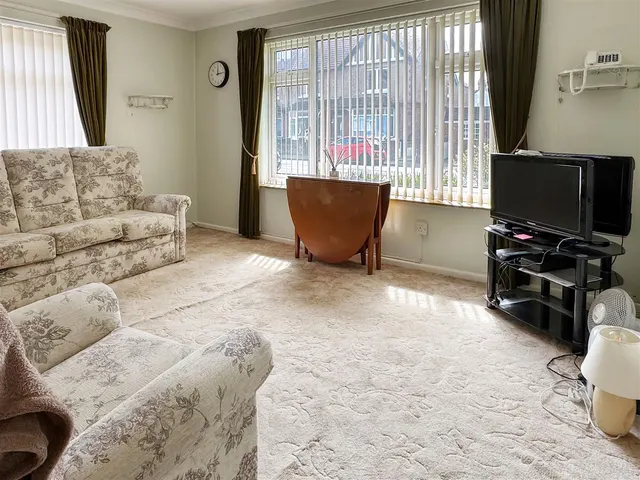St. Winefrides Road, Littlehampton, photo 2