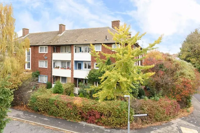 Rydens Road, Walton-On-Thames KT12 3AW, photo 1