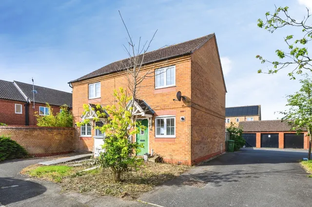 Sharnbrook Avenue, Hampton Vale, Peterborough, photo 1