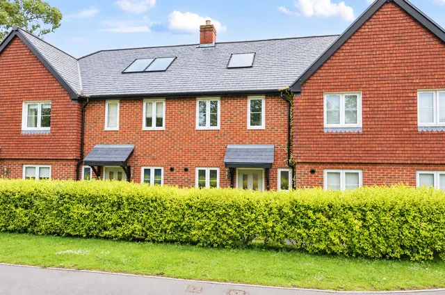 Sandyfields Lane, Colden Common, SO21, photo 1