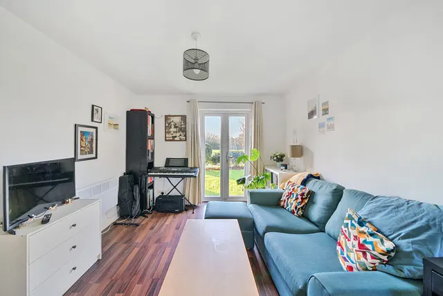 Rabournmead Drive, Northolt, UB5, photo 1