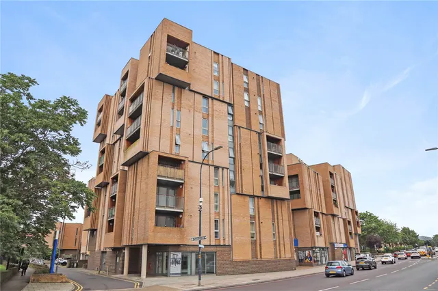 Bromley Road, London, SE6, photo 3