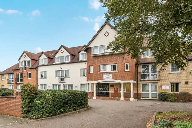 Village Road, Enfield, photo 1