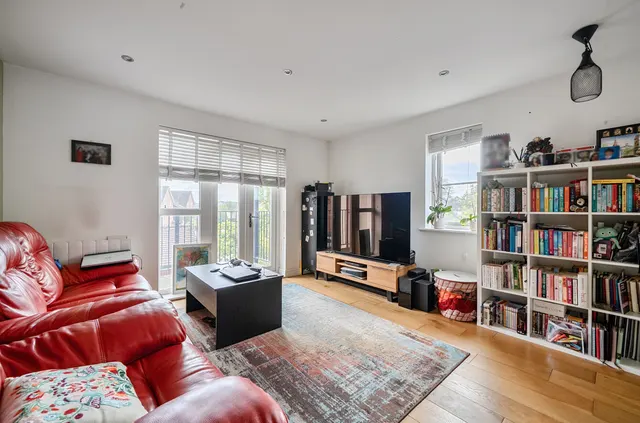 Photo 2 — Outfield Crescent, Wokingham, Berkshire, RG40 2ET