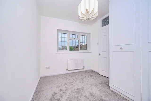 Tudor Manor Gardens, Watford, WD25, photo 3