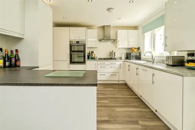 Peckham Chase, Eastergate, PO20, photo 3