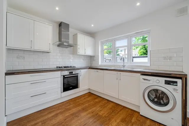 Photo 3 — Manville Road, Balham, London, SW17