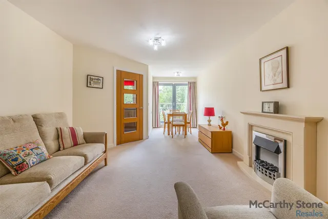 Baberton Avenue, Juniper Green, EH14, photo 1