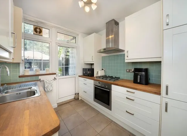 Photo 3 — Godley Road, Earlsfield, SW18