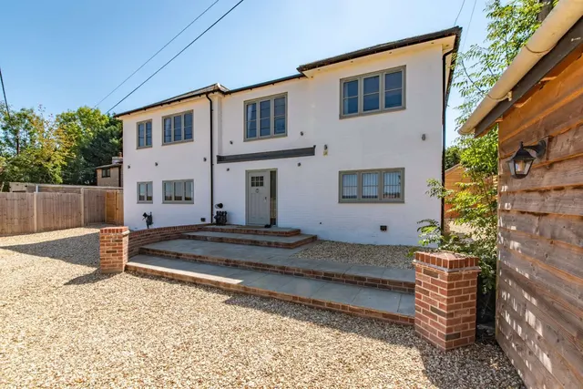 Photo 2 — Ridings Farm, Goose Hill, Thatcham, Berkshire, RG19 8AU