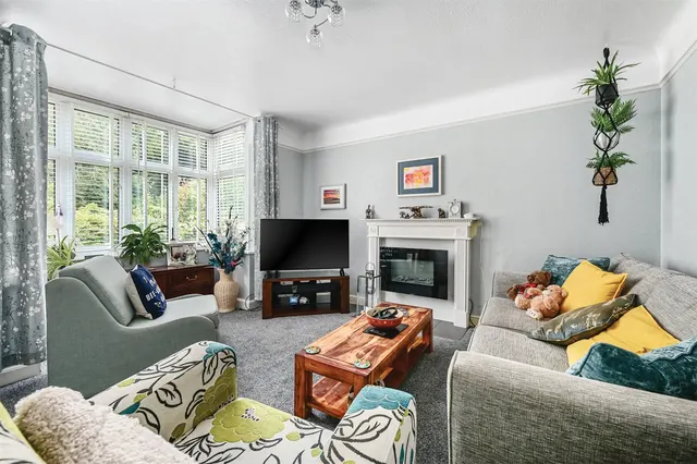 Photo 3 — Highgate Lane, Farnborough, Hampshire, GU14 8AE