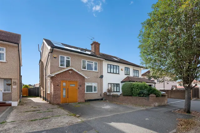 Adelphi Crescent, Hayes, photo 1