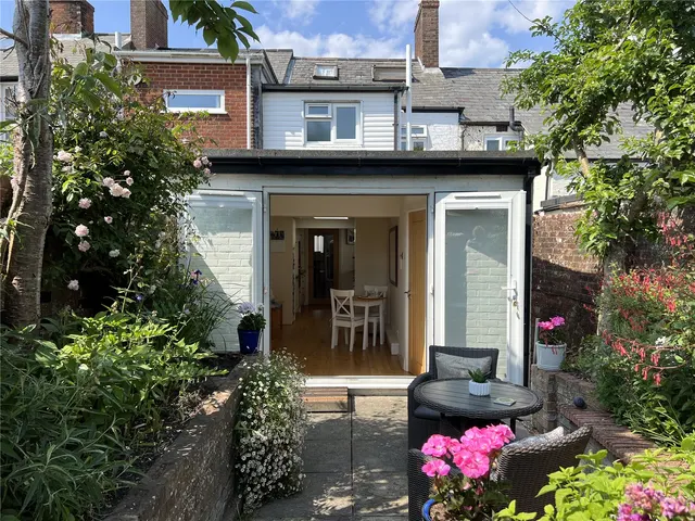 2 bedroom house, Station Street, Lymington, SO41
